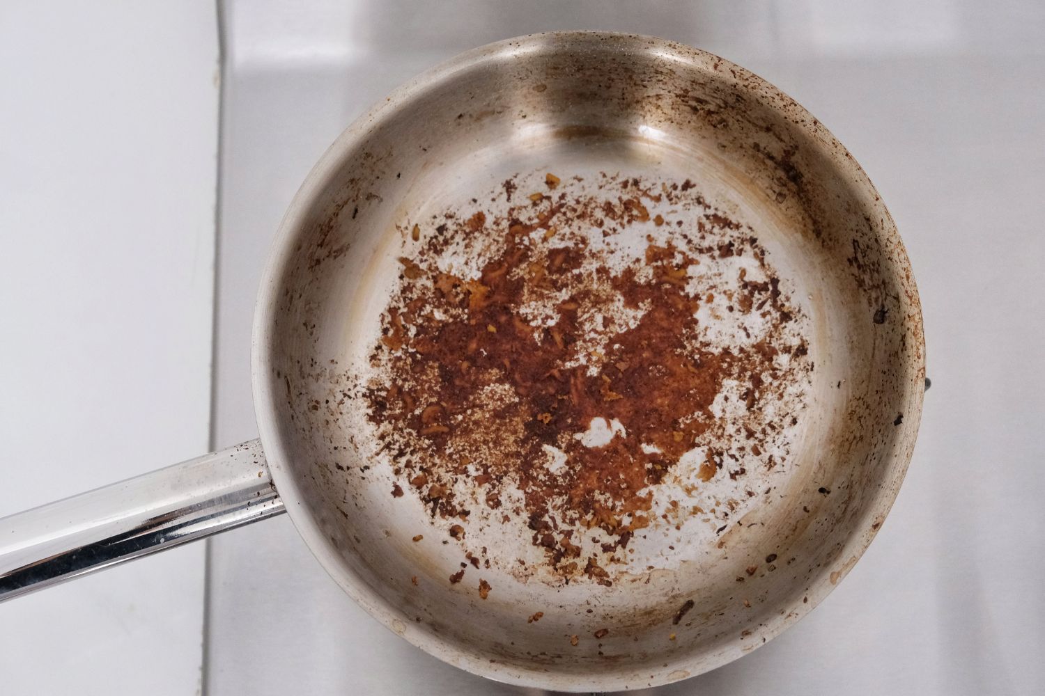 poêle en inox brulée