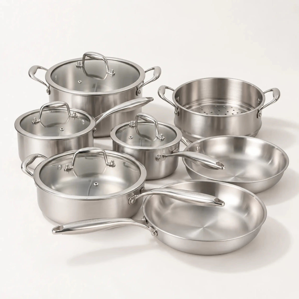 Batterie de cuisine en inox Completa : deux poêles, deux casseroles, une sauteuse et une marmite